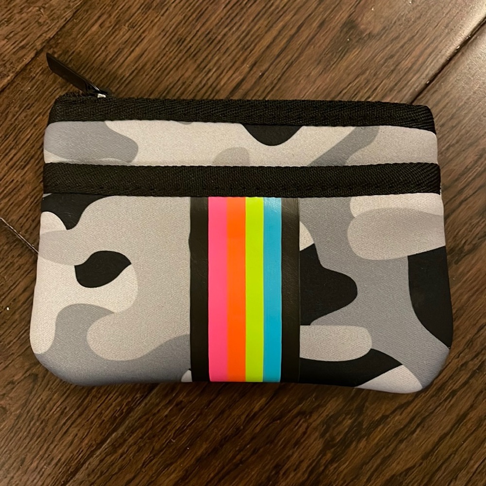 Adorable, never been used before Haute Shor wallet 🖤🤍🌈